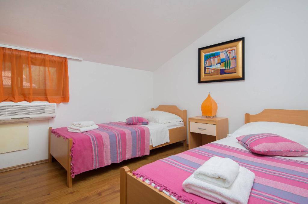 Posteľ alebo postele v izbe v ubytovaní Apartments Judita