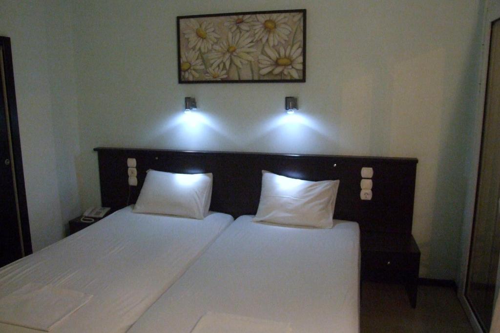 Postel nebo postele na pokoji v ubytování Hotel Georgios