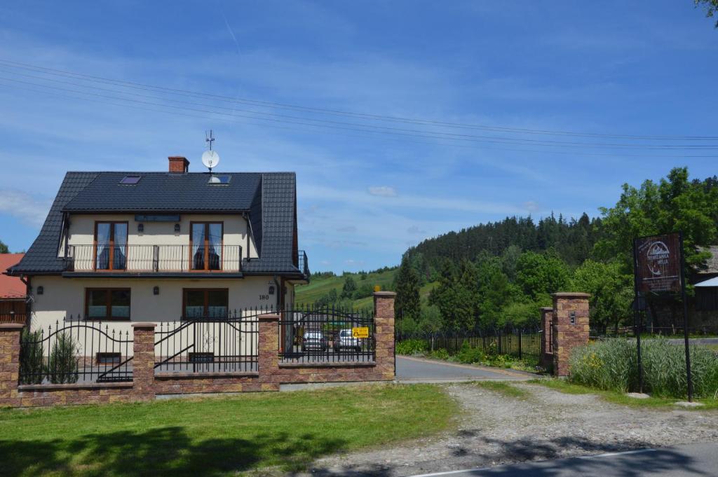 Το κτήριο όπου στεγάζεται  το bed & breakfast