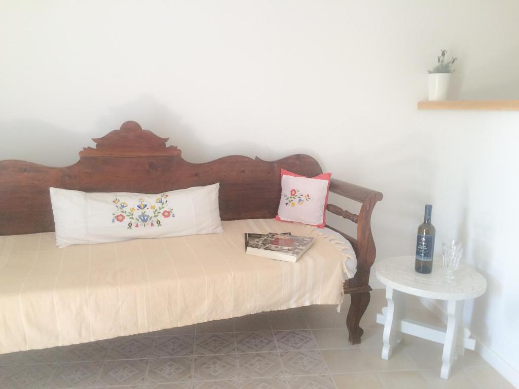 A bed or beds in a room at Thera Incognita Studios