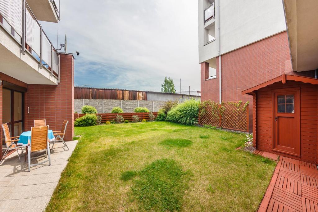 Vonkajšia záhrada v ubytovaní Apartamenty Sun & Snow Kołobrzeg Jantar