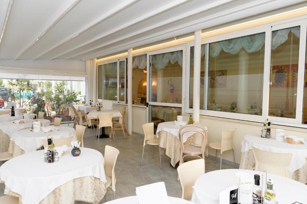 Restaurace v ubytování Mondial