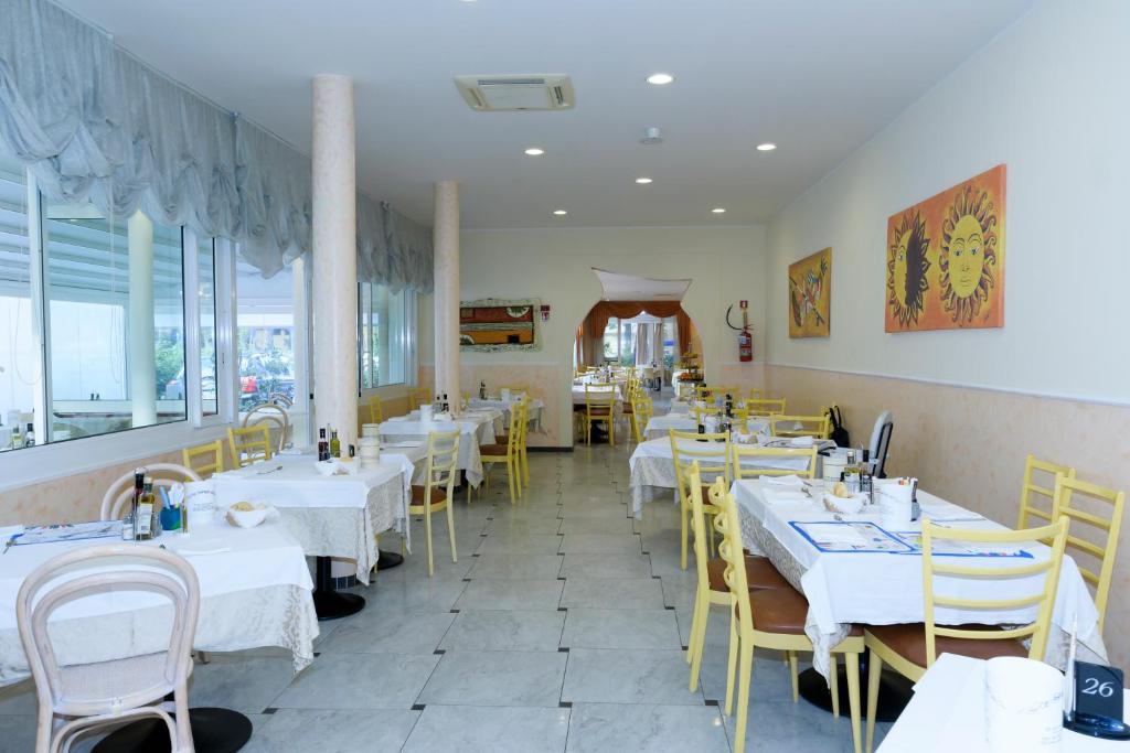 Restaurace v ubytování Mondial