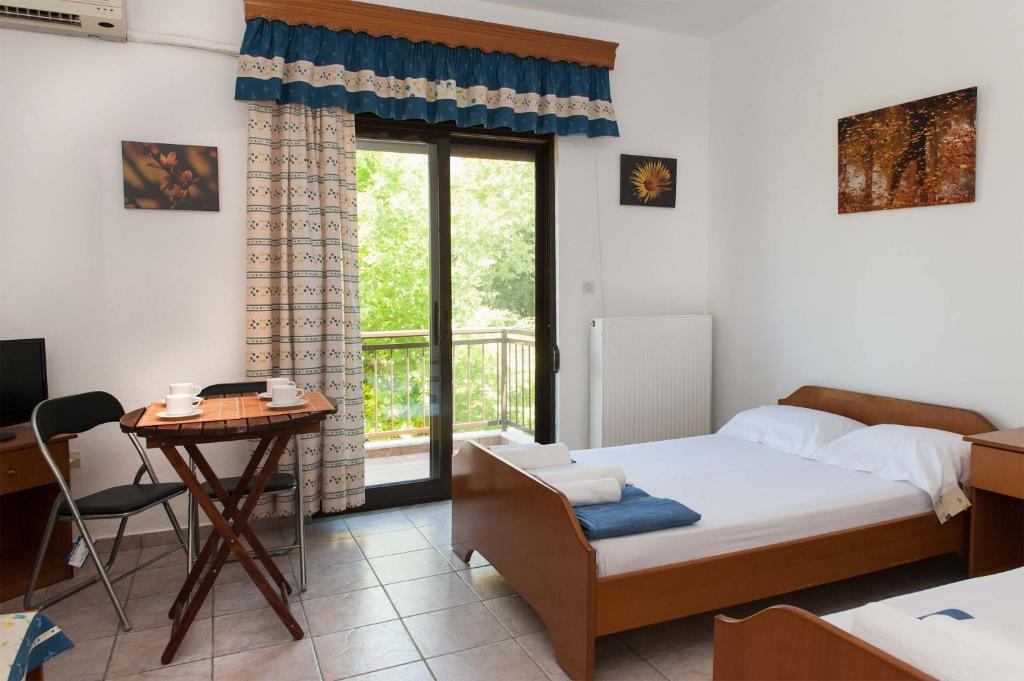 Postel nebo postele na pokoji v ubytování Saonisos
