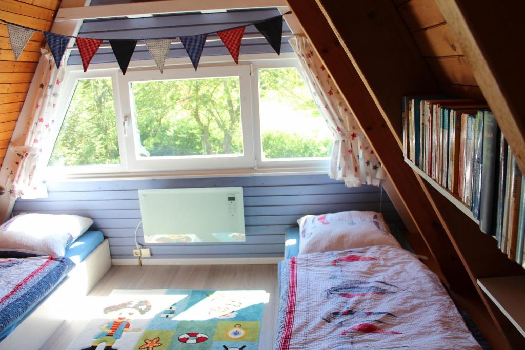 Postel nebo postele na pokoji v ubytování Ostseepirat