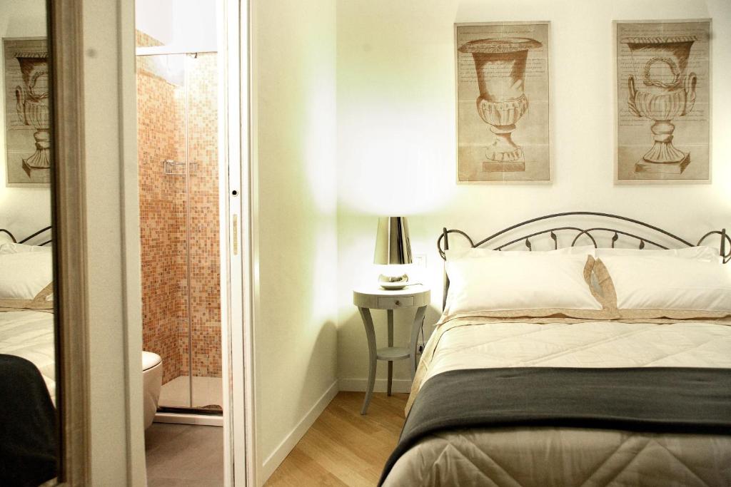 a bedroom with a bed and a mirror at R&B Santo Stefano in Bologna