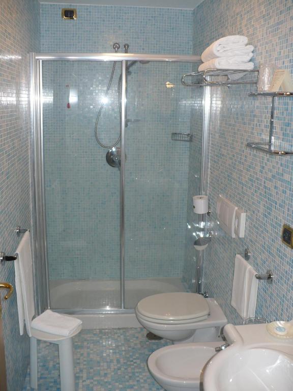 Un baño de Hotel Villa Carolina