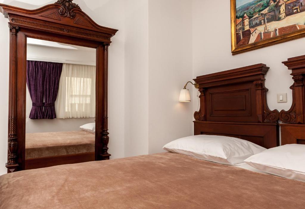 Postel nebo postele na pokoji v ubytování Main Square penthouse