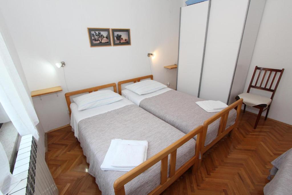 Posteľ alebo postele v izbe v ubytovaní Apartments Lara