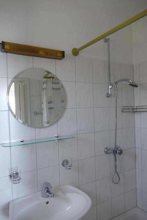 A bathroom at Rooms Pere s mora