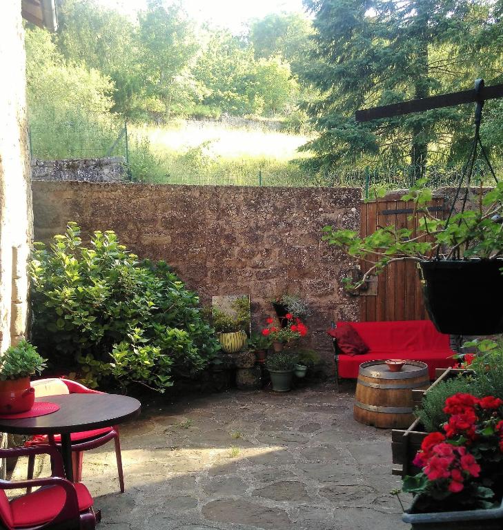 Zahrada ubytování Maison d'Hôtes "La Pierre Pointue"
