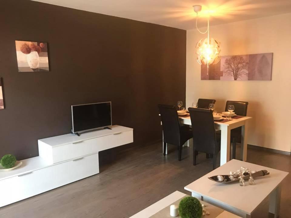 TV a/nebo společenská místnost v ubytování Villa Isla Feliz