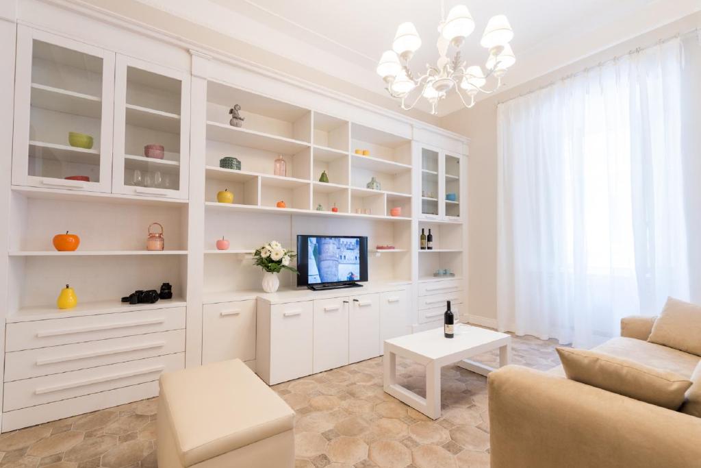 Televízia a/alebo spoločenská miestnosť v ubytovaní Altarocca Embassy Rome