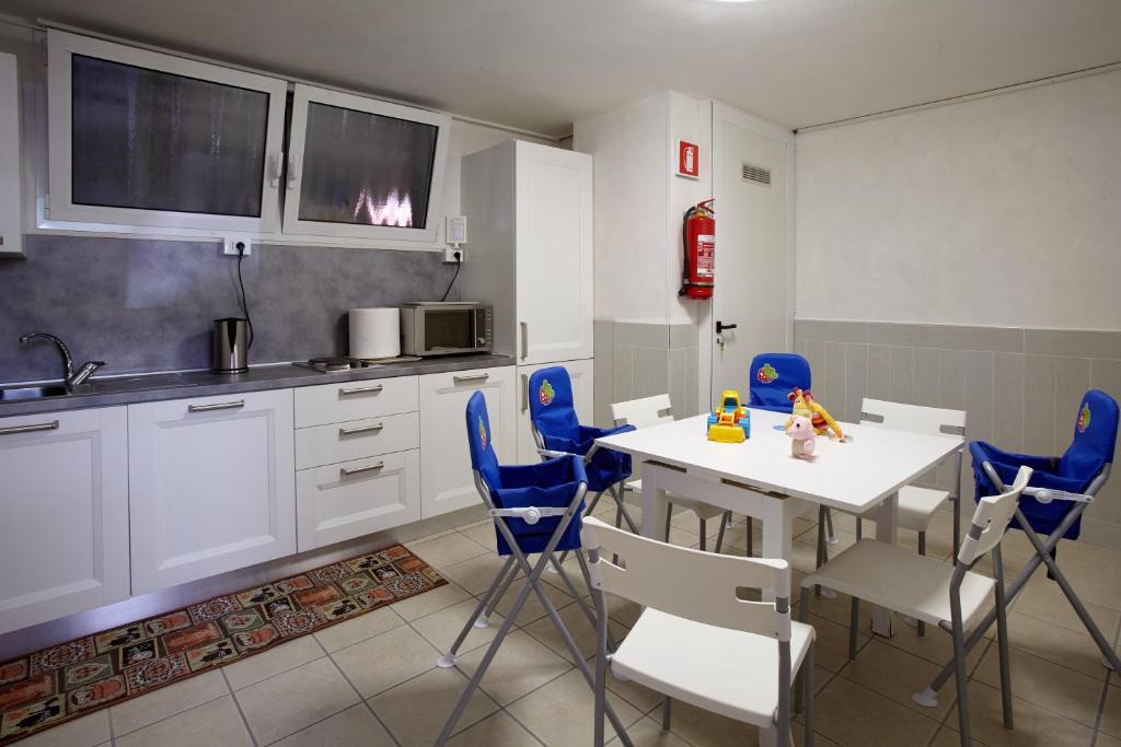 Kuchyňa alebo kuchynka v ubytovaní Hotel Helen