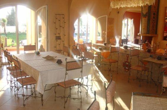 Restaurace v ubytování Villa Riadana