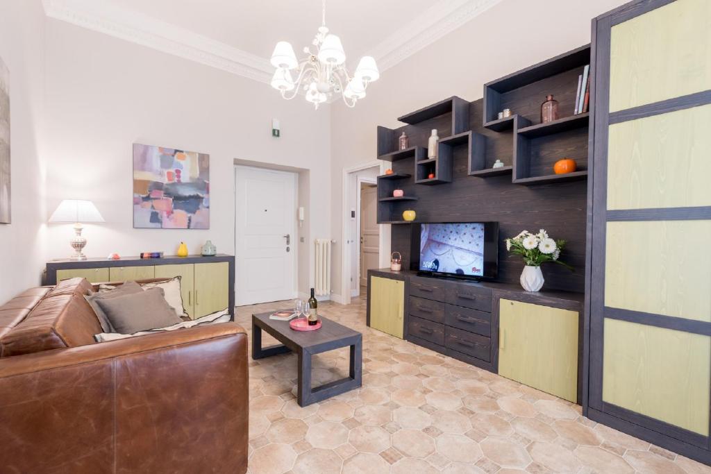 Televízia a/alebo spoločenská miestnosť v ubytovaní Altarocca Embassy Rome