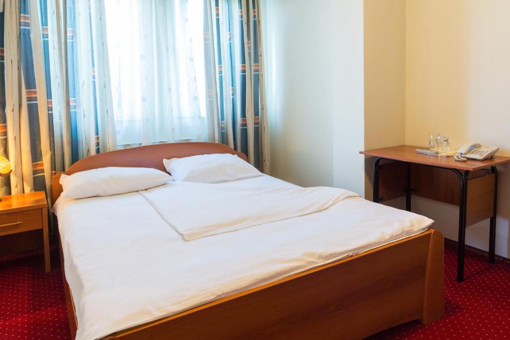 Postel nebo postele na pokoji v ubytování Hotel Sunce Sarajevo Vogosca