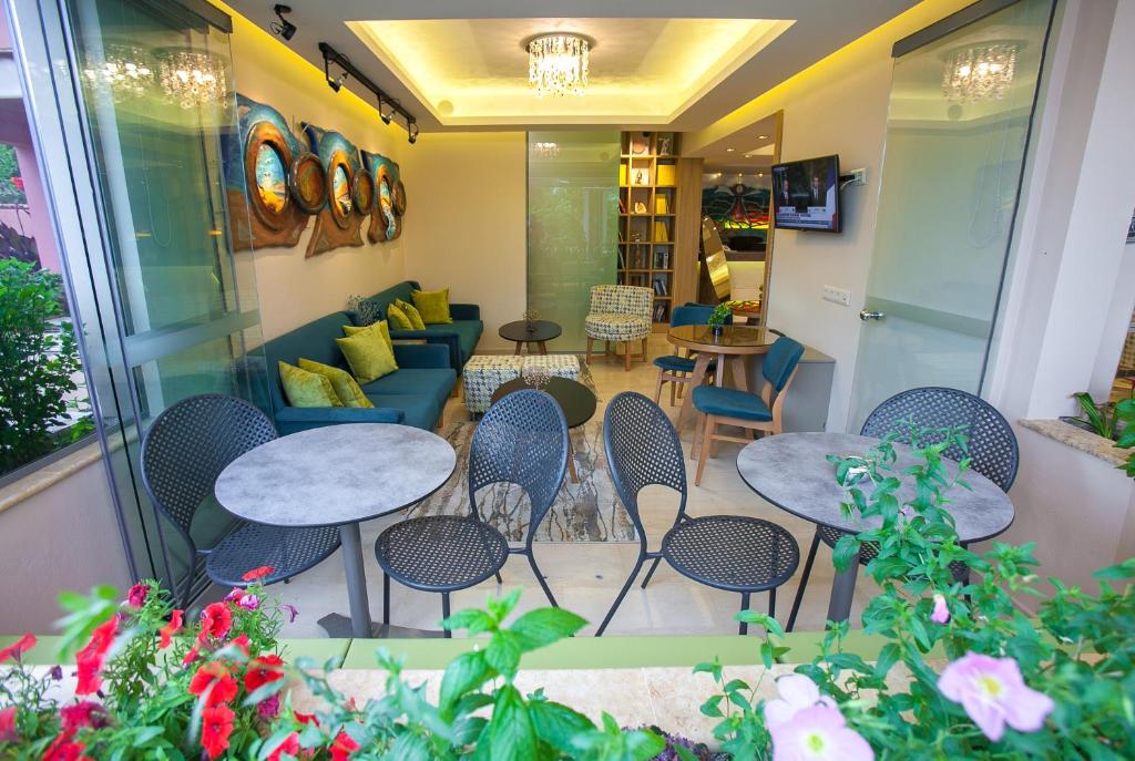 Paradise Lost Hotel-Apartments - 11