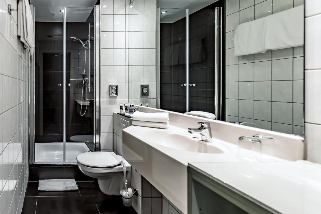 Um banheiro em Mercure Frankfurt City Messe