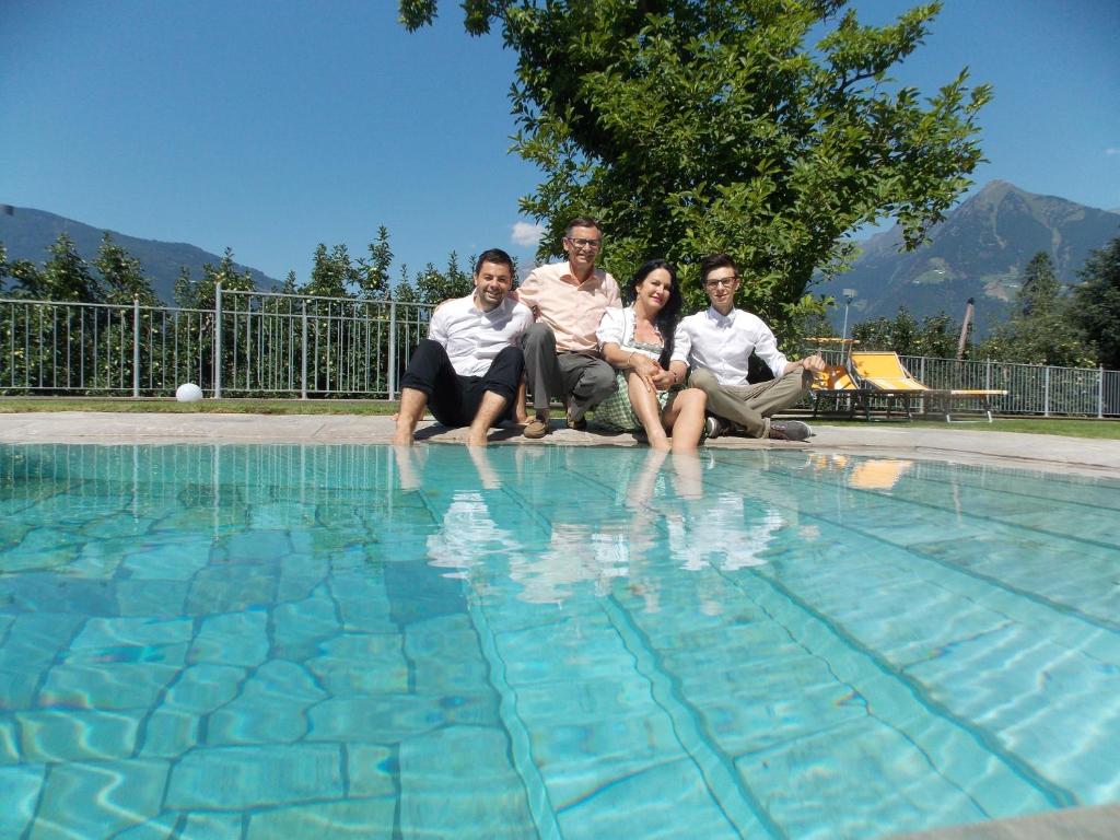 Bazén v ubytování Hotel Pension Verdorfer nebo v jeho okolí