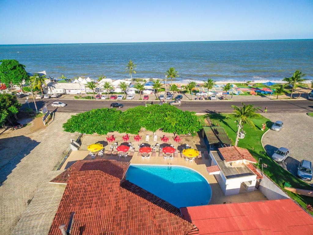 an aerial view of a resort with a swimming pool and the ocean at Garça Branca Praia Hotel in Porto Seguro