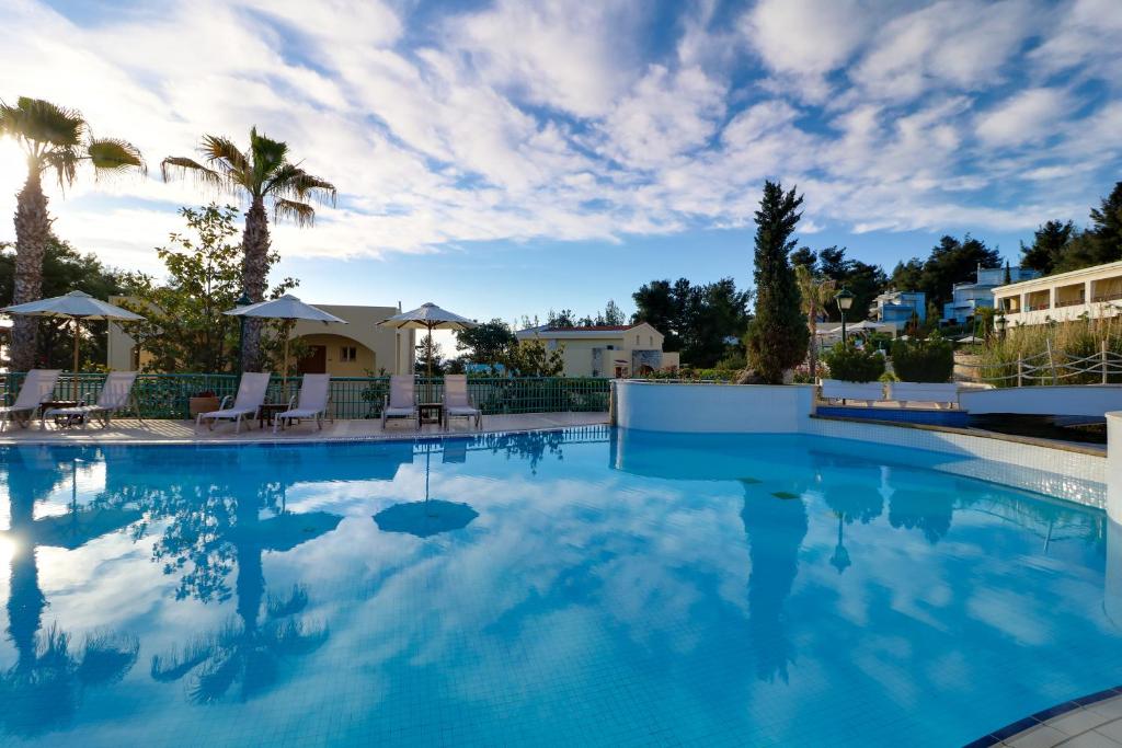 Sundlaugin á Aegean Melathron Thalasso Spa Hotel eða í nágrenninu