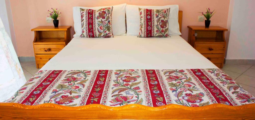 Postel nebo postele na pokoji v ubytování Mersina Apartments