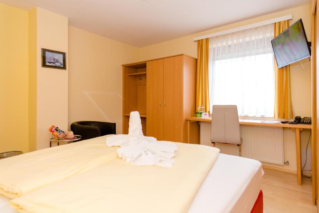 Posteľ alebo postele v izbe v ubytovaní 1a Hotel Steiner