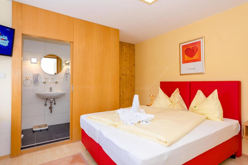 Posteľ alebo postele v izbe v ubytovaní 1a Hotel Steiner
