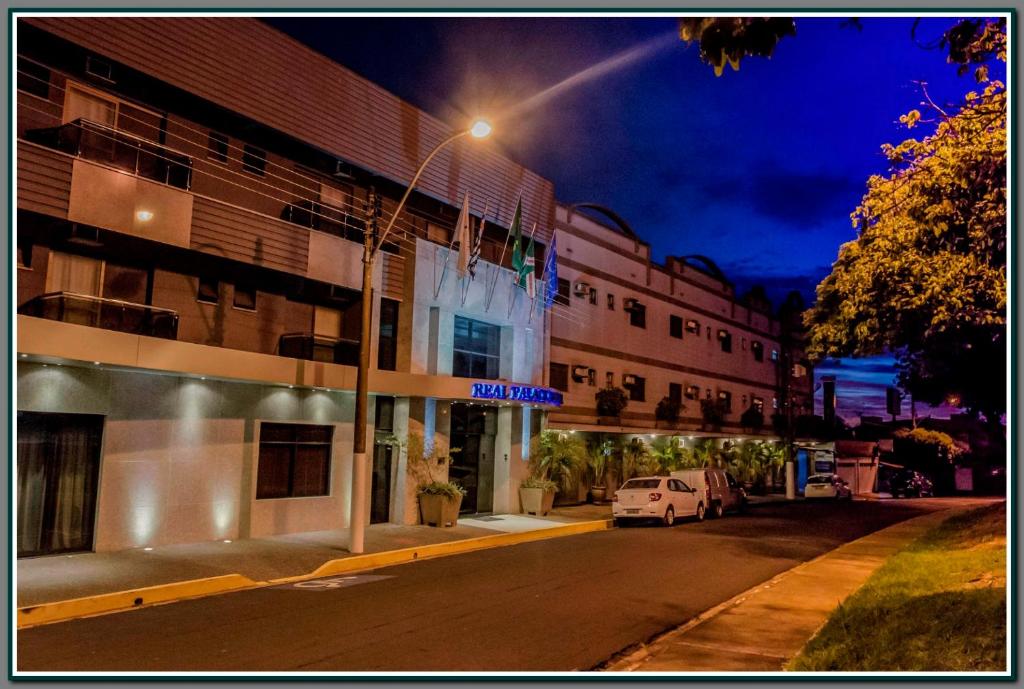 a street sign in front of a building at night at Real Palace Hotel in Bebedouro