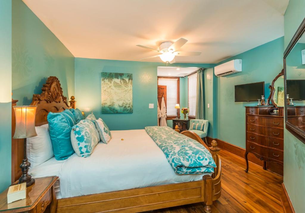 Carriage Way Inn Bed & Breakfast Adults Only - 21 years old and up - Deluxe King Room - Sala Aquamarina