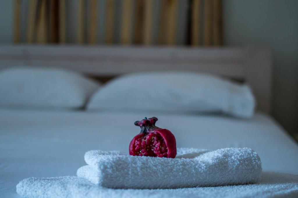 Łóżko lub łóżka w pokoju w obiekcie Sea View Suite Methana