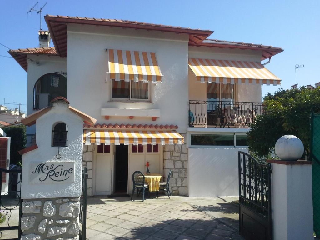 a white house with a table in front of it at Lovely house in Cagnes-sur-Mer