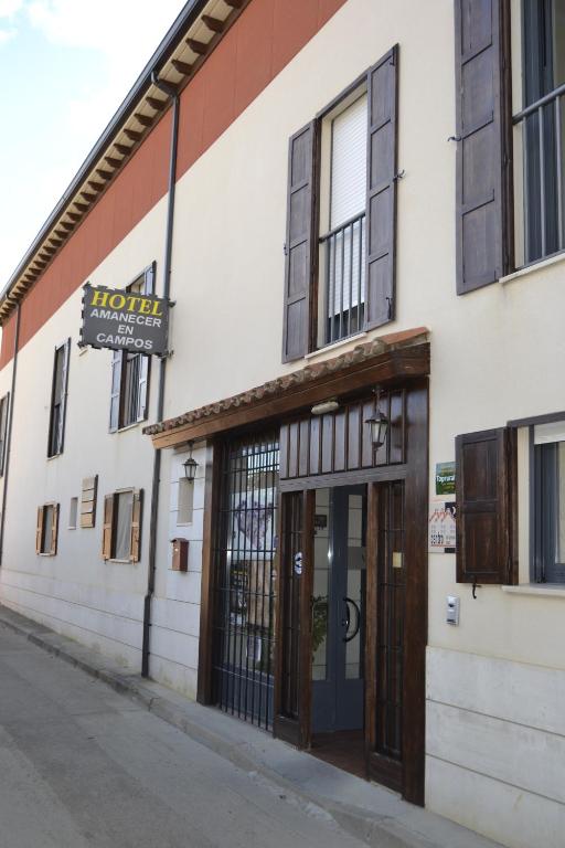 The building in which a vendégházakat is located