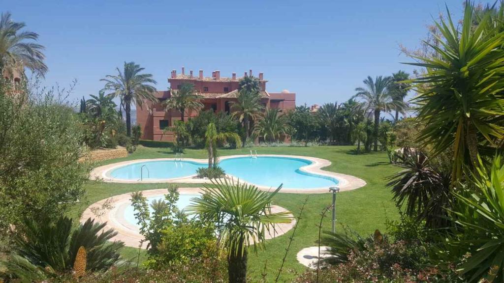Bazén v ubytování Luxyry apartament Benidorm nebo v jeho okolí