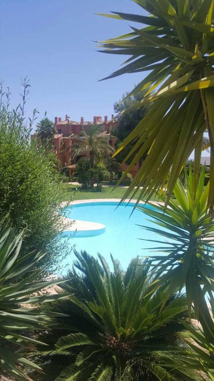 Bazén v ubytování Luxyry apartament Benidorm nebo v jeho okolí
