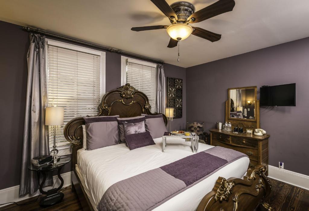 Carriage Way Inn Bed & Breakfast Adults Only - 21 years old and up - Deluxe King Room - Sala De Tanzanita