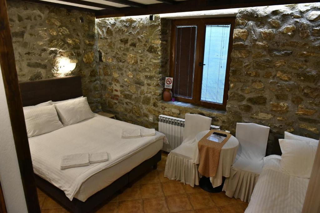 Canyon Matka Hotel - Triple Habitación Con La Vista Trasera