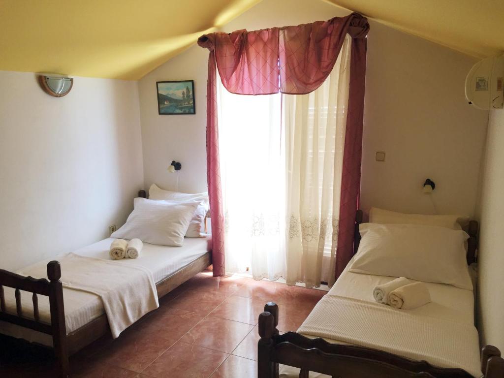 Postel nebo postele na pokoji v ubytování Apartments Sijerkovic