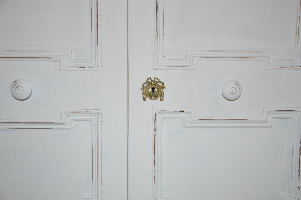 Zdjęcie z galerii obiektu Historic Center - Elegant Apartment with Charming Antiques - Raffaello Inn w Rzymie
