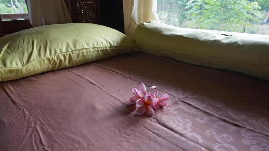 Llit o llits en una habitació de Bale Jukung