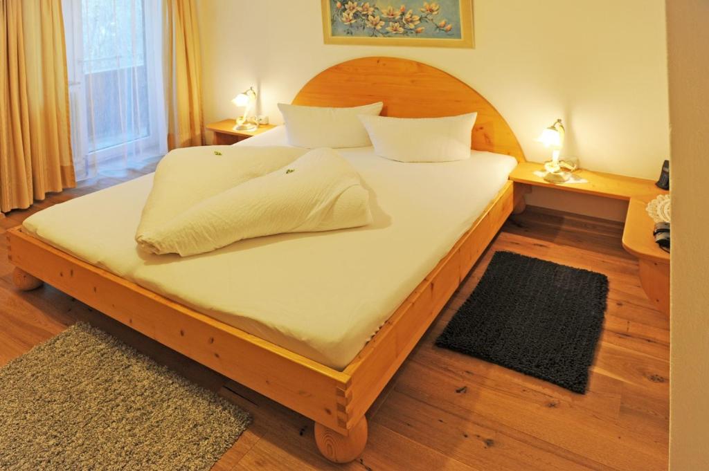 Postel nebo postele na pokoji v ubytování Pension Olympia