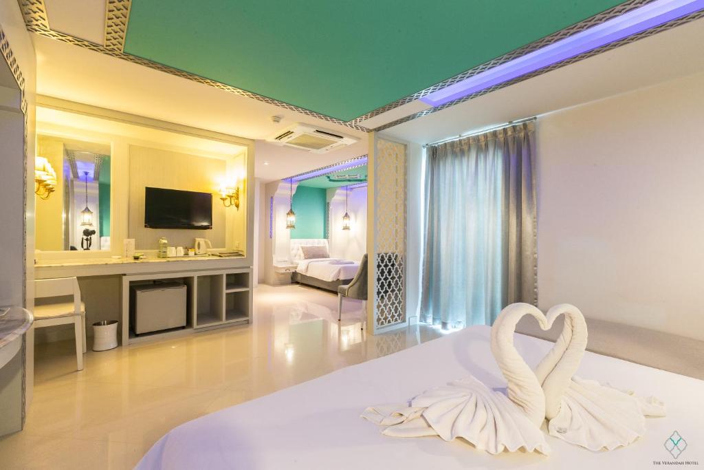 
Family Room (3 Adults)
