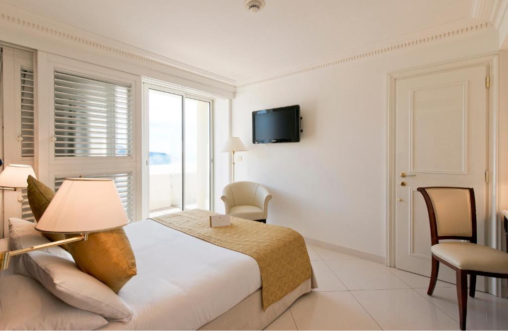 
Double Room with Partial Sea View
