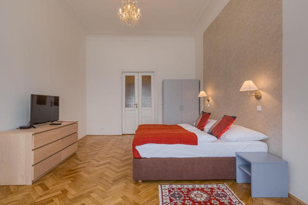 Łóżko lub łóżka w pokoju w obiekcie Apartments 39 Wenceslas Square