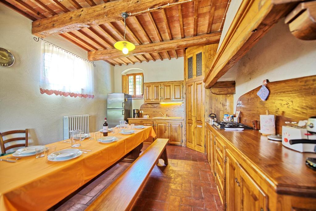 Kuchyňa alebo kuchynka v ubytovaní Casa Scopeti by PosarelliVillas