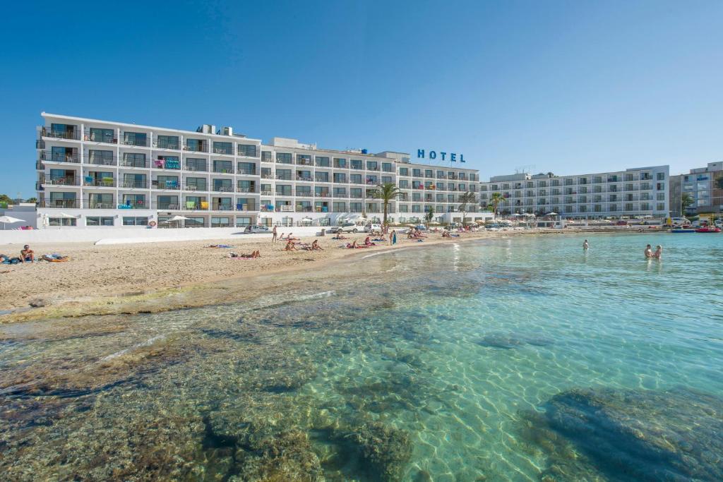 Hotel Vibra San Remo, Bahia de Sant Antoni – Bijgewerkte ...