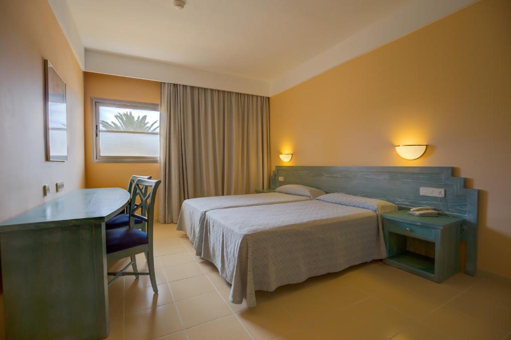 Postel nebo postele na pokoji v ubytování SBH Costa Calma Beach Resort Hotel