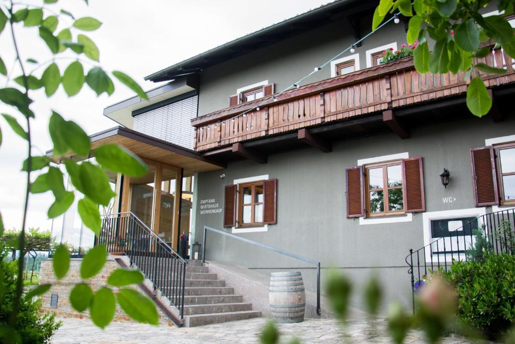 Budova, kde se penzion – hostinec nachází
