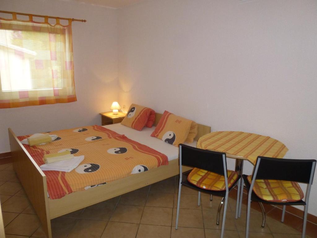 Postel nebo postele na pokoji v ubytování Apartments Villa Rosmarin